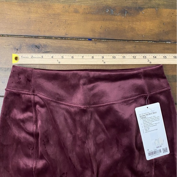 Lululemon Scuba High-Rise Mini Skirt *Velvet Garnet Sz M NWT $88 MSRP - Picture 6 of 7